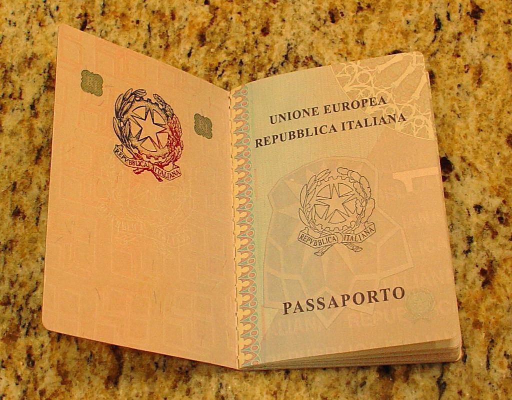 Spanish Passport thumbnail 2